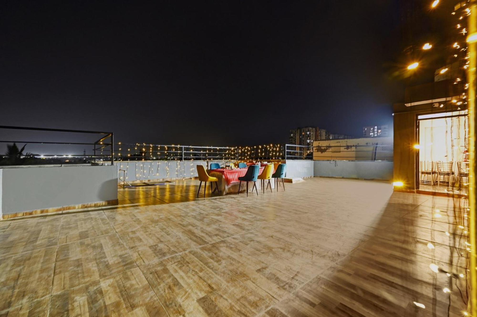 Super Townhouse Oak Hillside Aqua Khandagiri Exterior foto