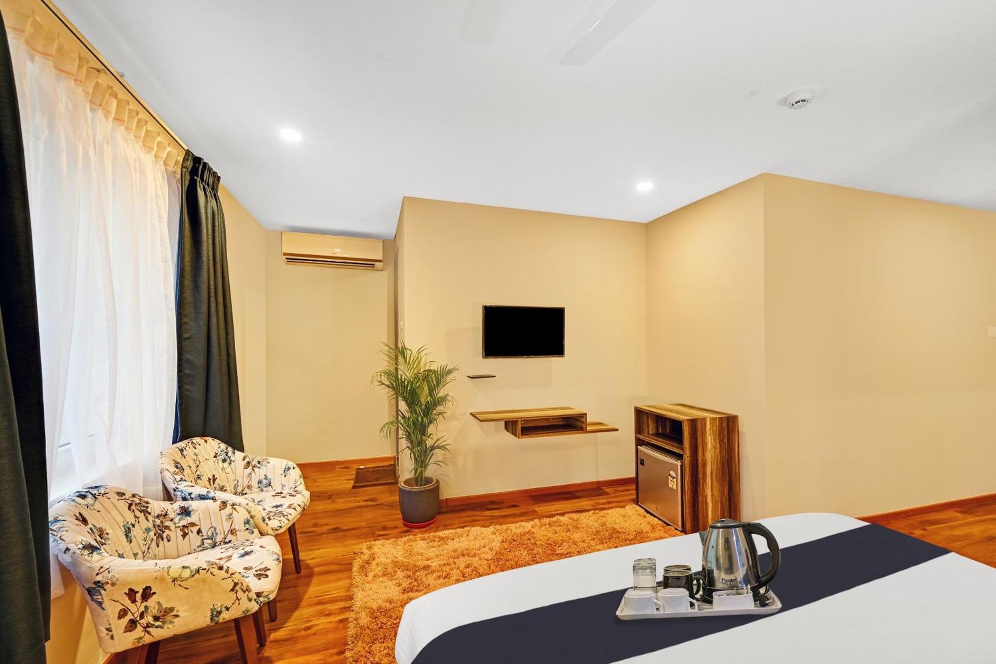 Super Townhouse Oak Hillside Aqua Khandagiri Exterior foto