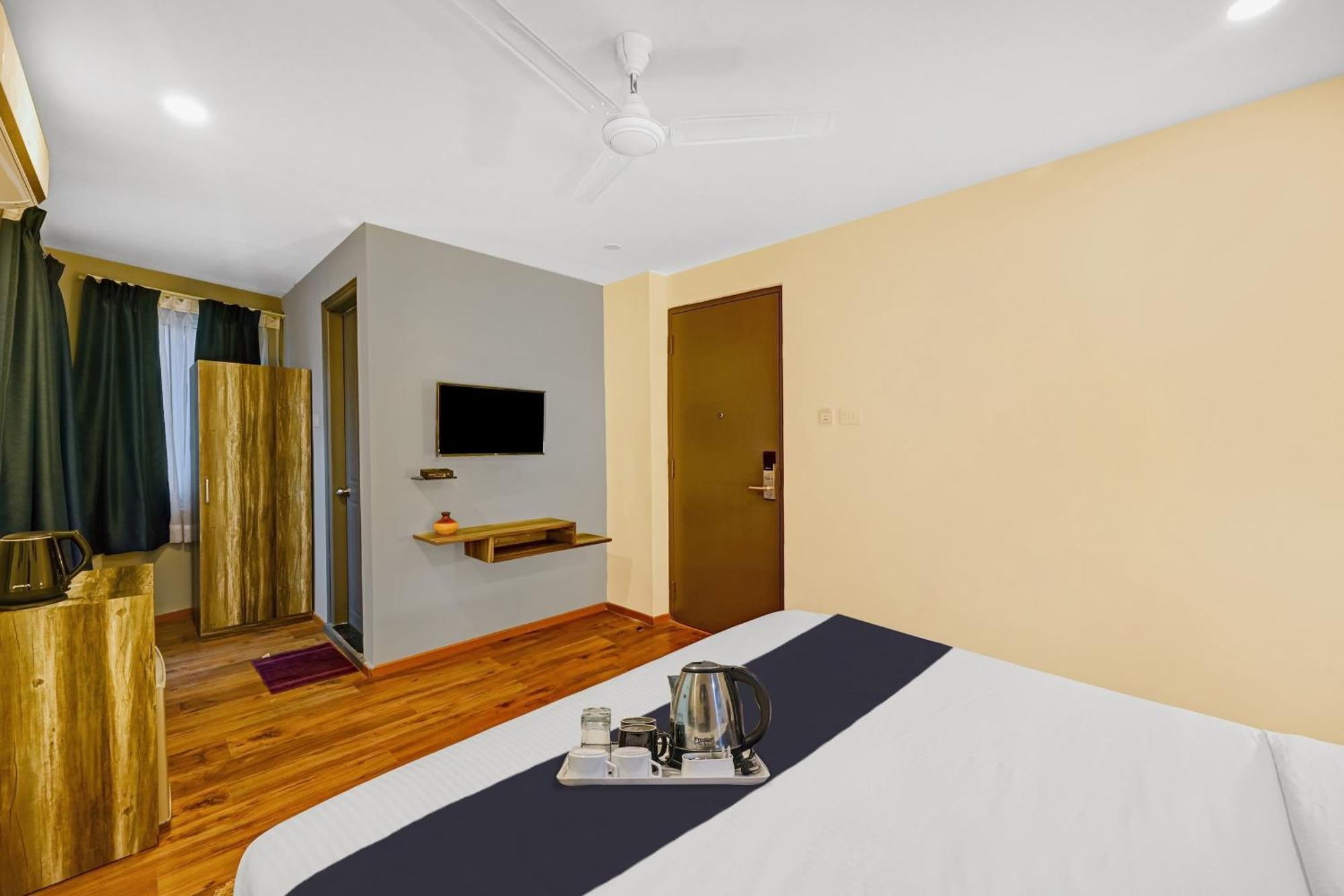 Super Townhouse Oak Hillside Aqua Khandagiri Exterior foto