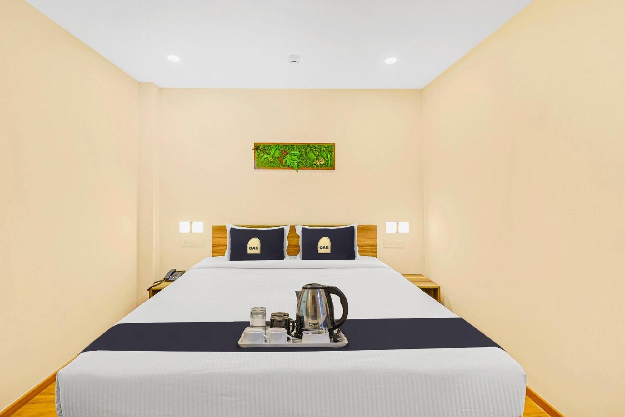 Super Townhouse Oak Hillside Aqua Khandagiri Exterior foto
