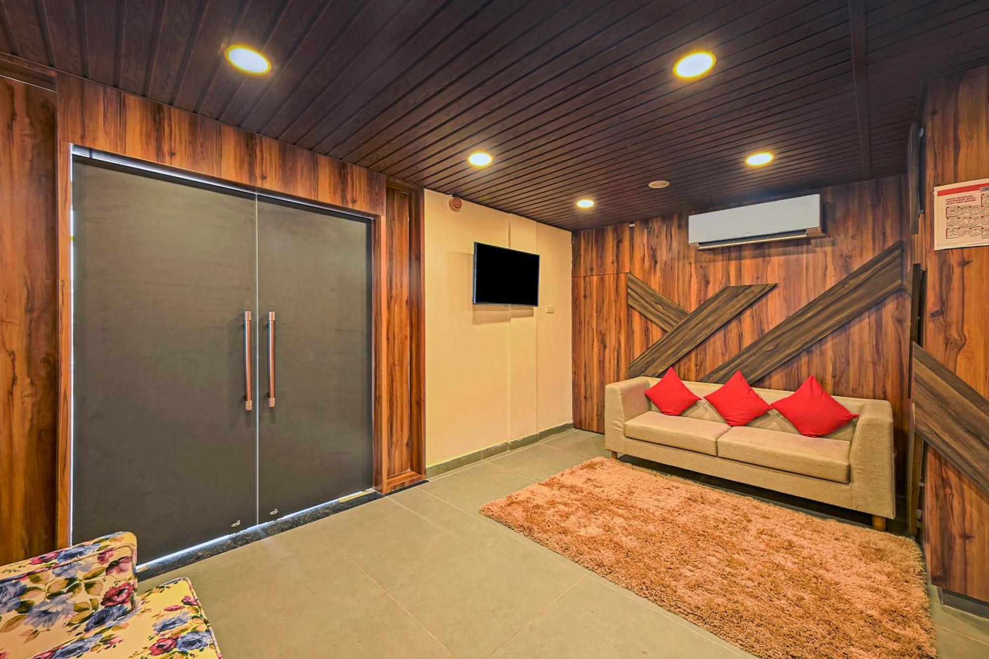 Super Townhouse Oak Hillside Aqua Khandagiri Exterior foto