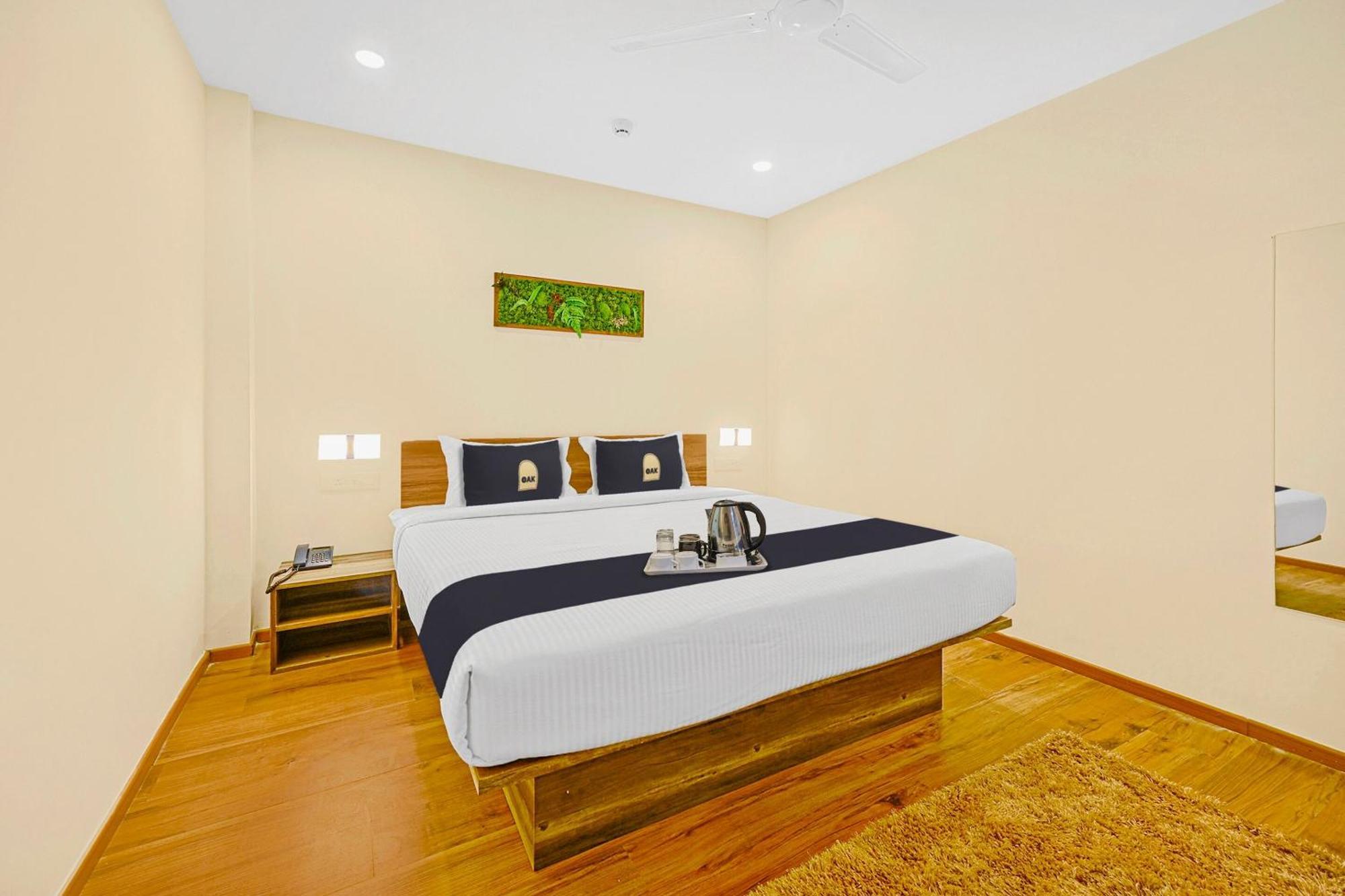 Super Townhouse Oak Hillside Aqua Khandagiri Exterior foto